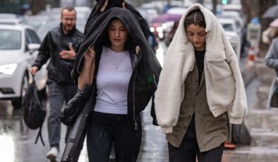 Kara bulutlar İstanbul'a ulaştı! Valilik ve AKOM peş peşe uyarı yaptı