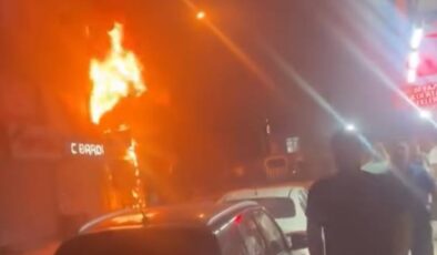 Küçükçekmece'de 5 katlı iş hanında korkutan yangın