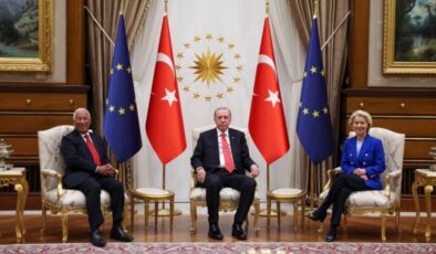 Külliye'deki 'koltuk krizi' böyle aşıldı