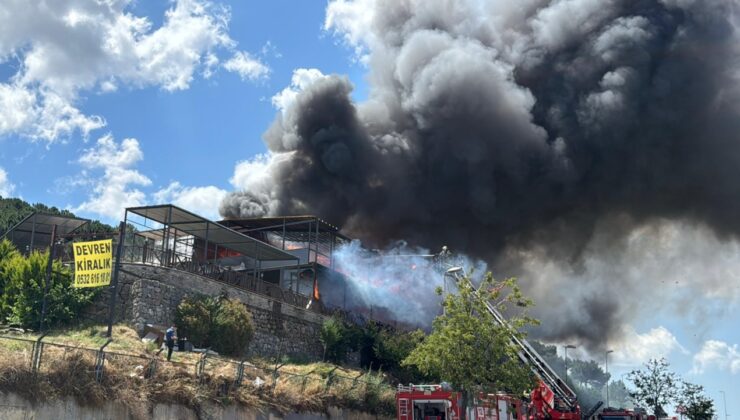 Maltepe'de panik anları: Restoranda çıkan yangına itfaiye ekipleri müdahale ediyor