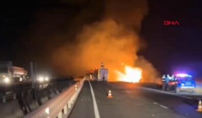 Mazot yüklü tanker devrildi, alevler geceyi aydınlattı: Yaralı sürücü kendini son anda kurtardı