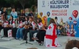 MHP'li başkan Gürcistan Bayrağı’nı haçlı sancağı sandı