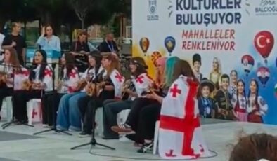 MHP'li başkan Gürcistan Bayrağı’nı haçlı sancağı sandı