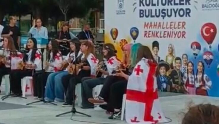 MHP'li başkan Gürcistan Bayrağı’nı haçlı sancağı sandı