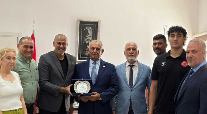 Milli Eğitim Bakanı Çavuşoğlu, Beşiktaş’a transfer olan Akçam’ı kabul etti