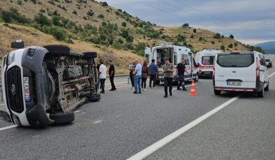 Minibüs devrildi: 19 yaralı