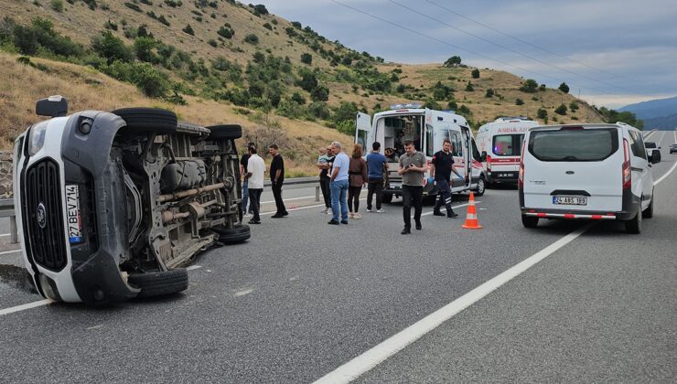 Minibüs devrildi: 19 yaralı