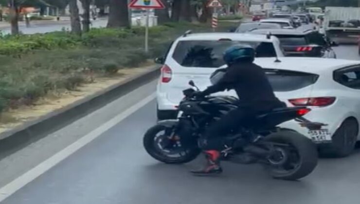 Motosiklet sürücüsü, vakaya giden itfaiye aracına yolu açtı