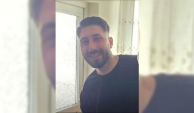 Motosikletiyle park halindeki otomobile çarpan Emirhan, öldü