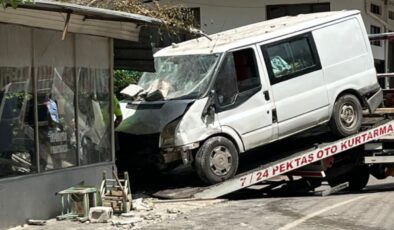 Muğla'da feci ölüm! Kıraathanede otururken minibüsün altında kaldı