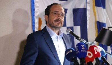 Politis: “Barikatları açmayan Hristodulidis hükümetidir”