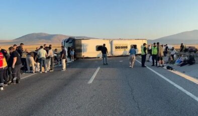 Şoför uyudu, yolcu otobüsü devrildi