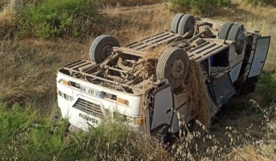 Tarım işçilerini taşıyan minibüs devrildi: 6’sı çocuk, 16 yaralı