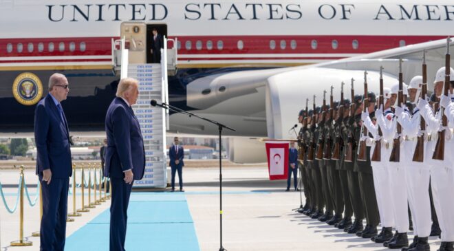 Trump askerleri Türkçe selamladı!