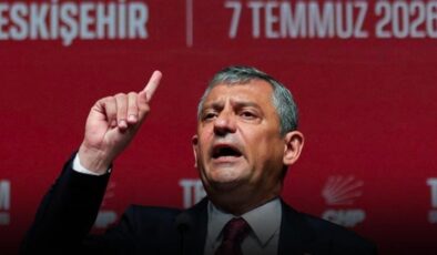 Trump'ın uçağının Ankara'ya indiği dakikalarda Özgür Özel'den çok sert sözler