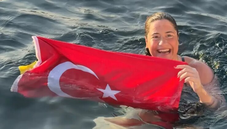 Türk kadını rekor kırdı, neredeyse 14 saat yüzdü