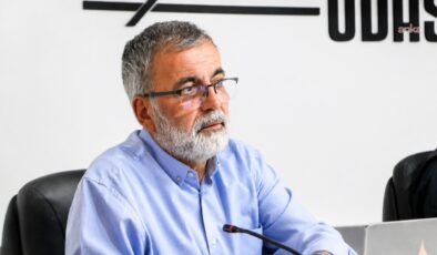 Üniversiteye atanan kayyum, Prof. Dr. Bülent Bilmez'in 21 yıllık işine son verdi