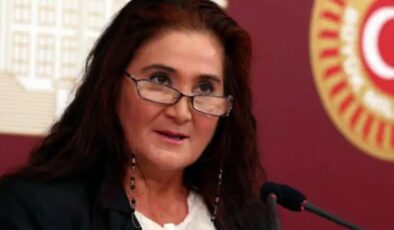 Ünlü sanatçı Sabahat Akkiraz da CHP’den istifa etti