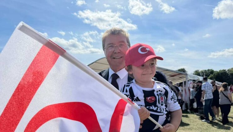 Üstel Londra'da Kıbrıs Türklerine Seslendi: "Haklı Davamızı Dünyaya Birlikte Anlatacağız"