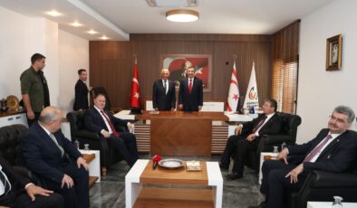 Yılmaz, Güzelyurt Belediyesi yeni merkez binasını ziyaret etti