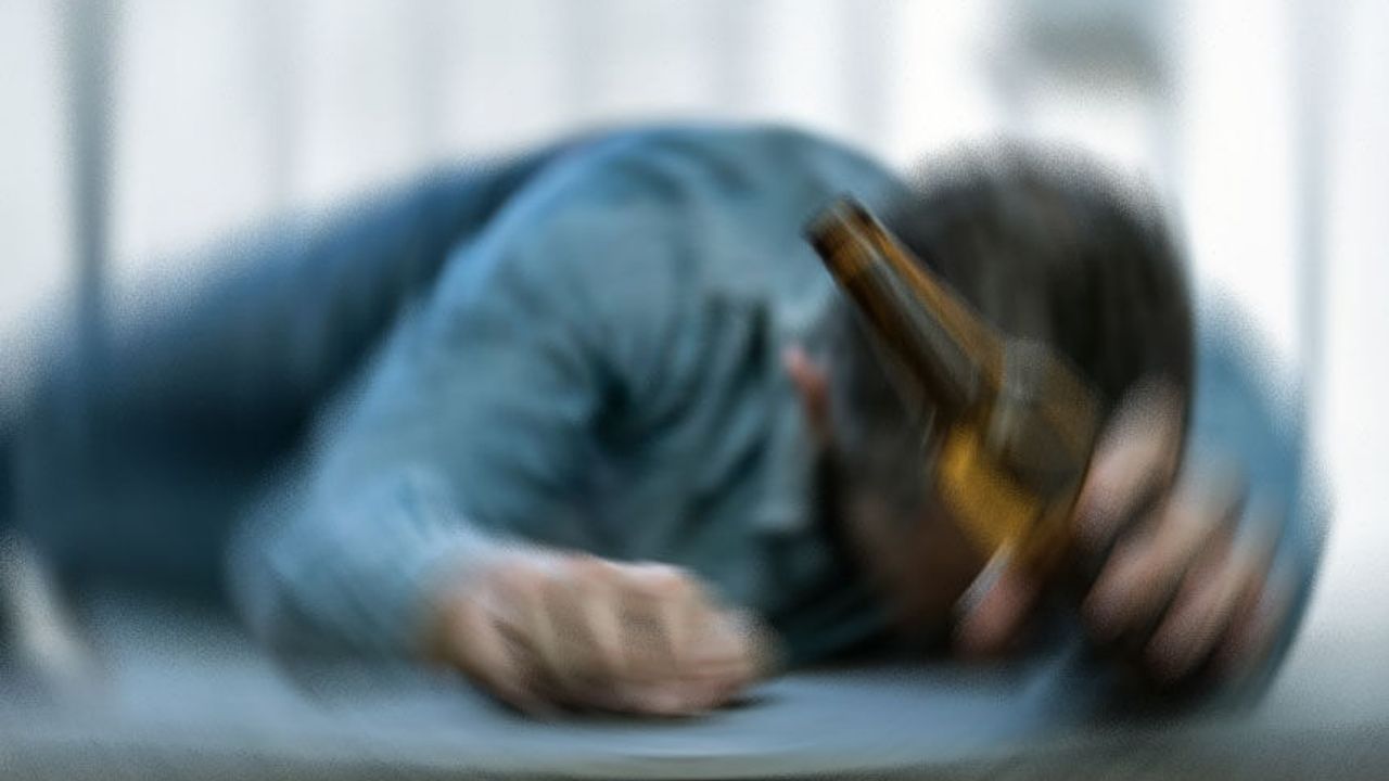 Alkollü üç kişi çevreye rahatsızlık verdi