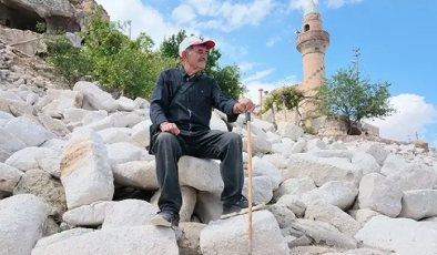 23 yıldır terk edilmiş mahallede tek başına bunu yapıyor