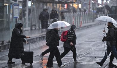 AKOM'dan İstanbullulara kuvvetli yağış uyarısı: Bu saatlere dikkat