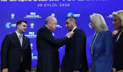 AKP'ye geçen Onur Emrah Yıldız paylaşımını yoruma kapattı