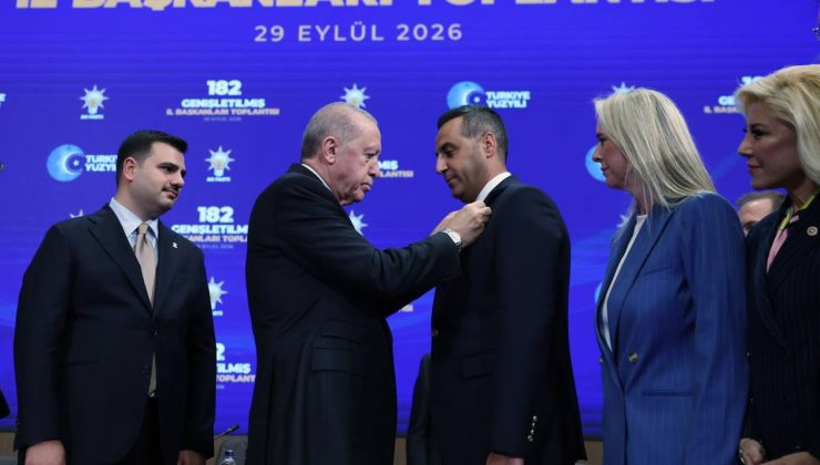 AKP'ye geçen Onur Emrah Yıldız paylaşımını yoruma kapattı
