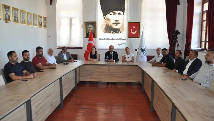Akşehir Belediyesi’nde dikkat çeken istifa: Başkan ve 14 meclis üyesi CHP’den ayrıldı
