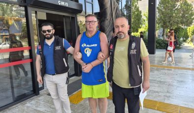 Alanya'da Türk bayrağına tüküren İngiliz turist tutuklandı