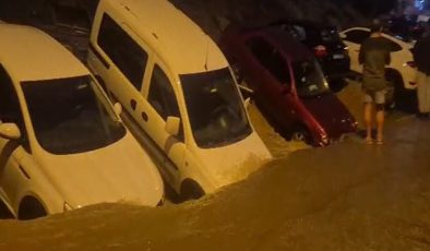 Ankara'da kabus! 20 araç çukura düştü