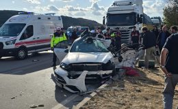 Araç bu hale geldi, hamile kadın ve 3 yaşındaki kızı hayatını kaybetti