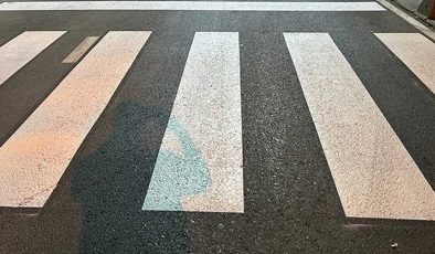 Araç yayaya çarpıp kaçtı