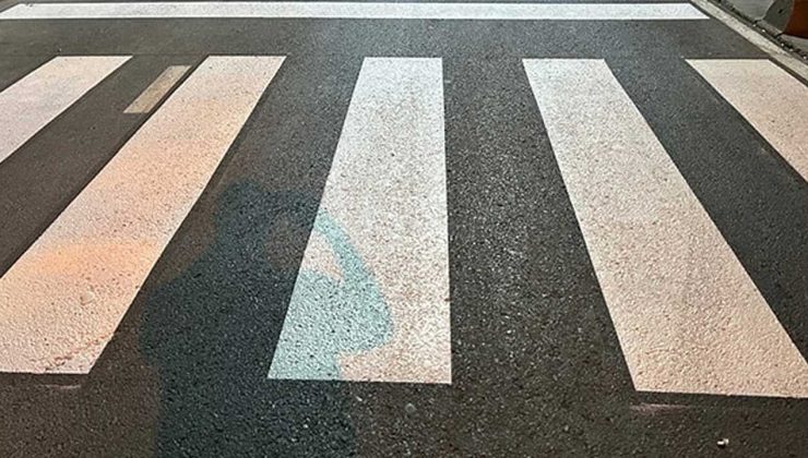 Araç yayaya çarpıp kaçtı