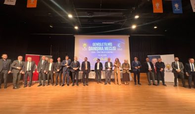 Ataşehir ve İstanbul'da dengeleri değiştirecek transfer: 6 CHP'li meclis üyesi AKP'ye geçti