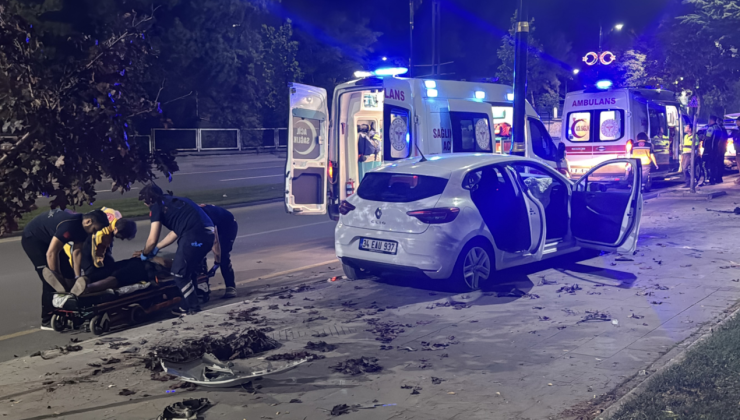 Aydınlatma direğine çarpan otomobildeki 3 kişi yaralandı