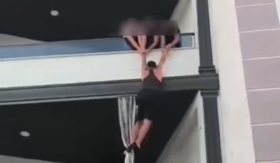 Baskına gelen polisleri görünce balkondan kaçmaya çalıştı
