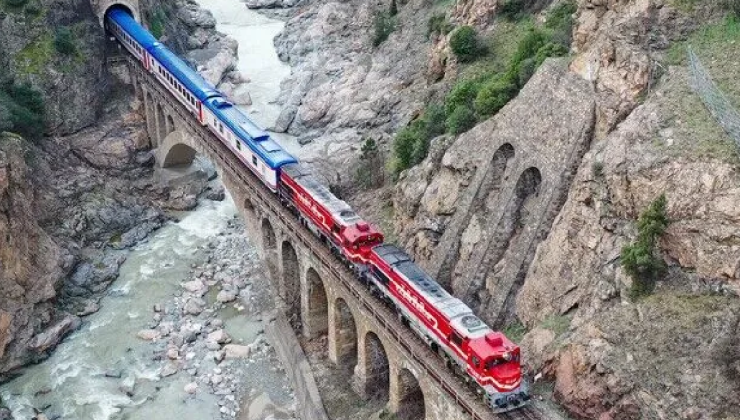 Beklenen tren raylara iniyor: Sefer tarihleri açıklandı