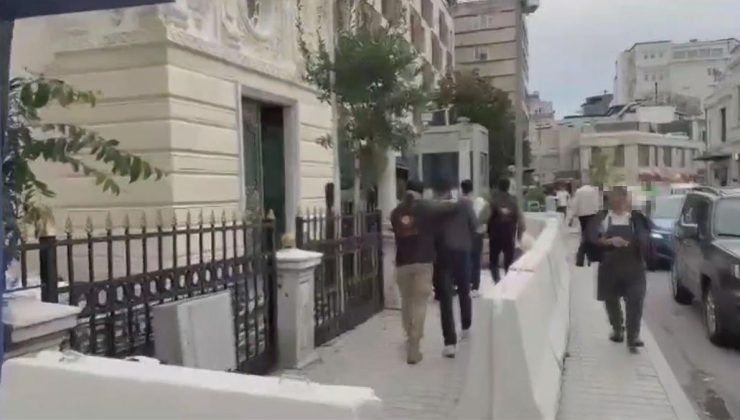 Beyoğlu'nda hanutçuluk yapan 2 şüpheli yakalandı