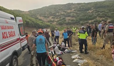 Bingöl’de minibüs şarampole devrildi, 10 yaralı