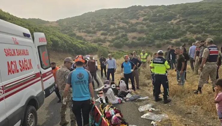 Bingöl’de minibüs şarampole devrildi, 10 yaralı