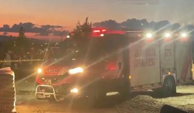 Büyükçekmece'de toprak kayması sonucu 2 işçi göçük altında kaldı
