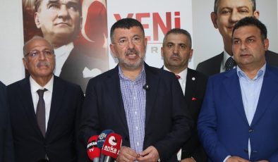 CHP'den istifa eden belediye başkanları Yeni Parti'ye katıldı
