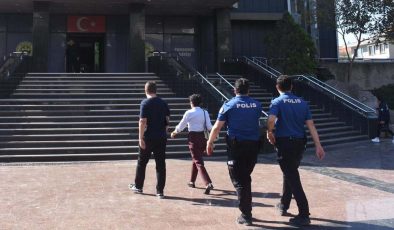 CHP'li belediyeye haciz şoku! İcra memurları polisle birlikte kapıya dayandı