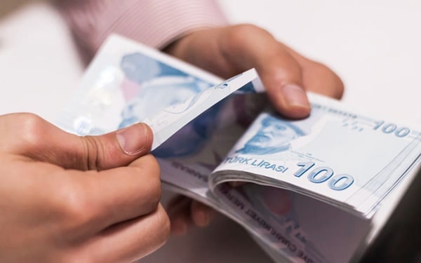 Çocuğun eğitimi de lüks oldu: AKP’li belediyeden öğrencilere 8 bin TL destek