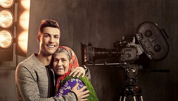 Cristiano Ronaldo ile reklamda oynayan Ümmiye Koçak’tan yeni oyun: ‘Anne, Elimi Bırakma’