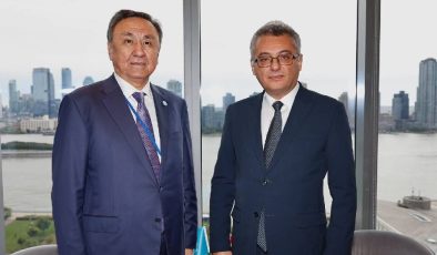 Erhürman, TDT Genel Sekreteri Ömüraliyev ile görüştü
