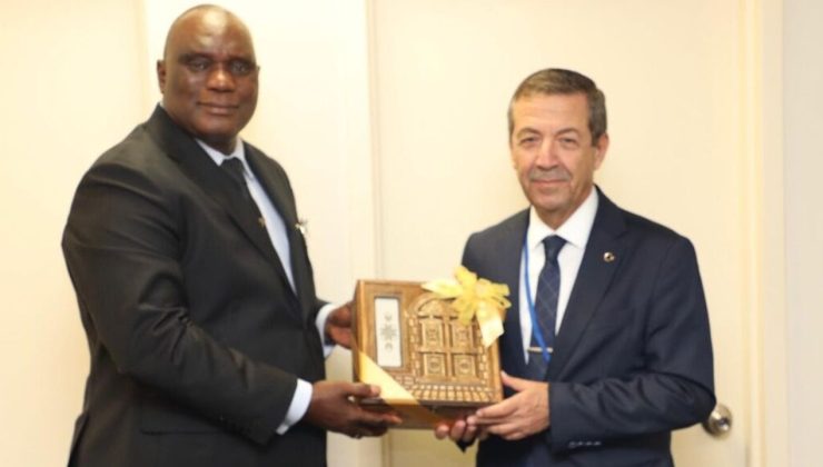 Ertuğruloğlu, Gambiya Dışişleri Bakanı Njie ile görüştü