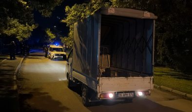 Eşi tarafından zorla tutulduğu araçtan atlayan kalan kadın ağır yaralandı